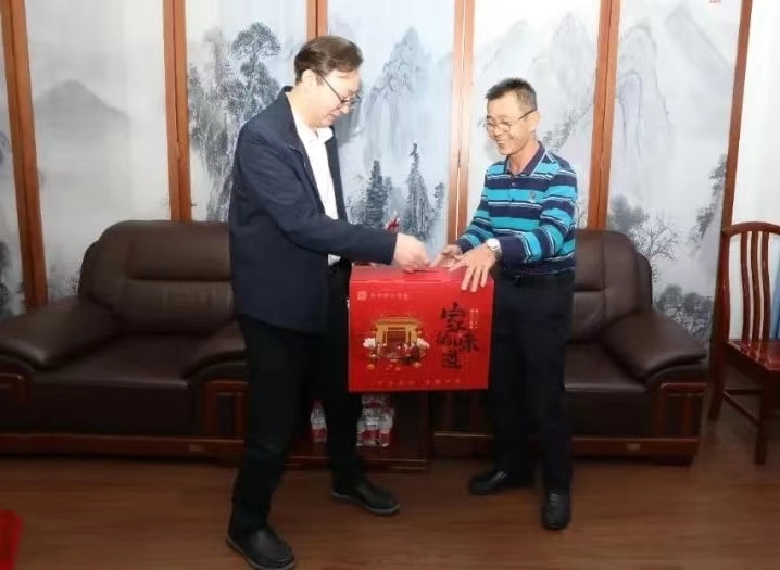 陈波一行到开元网页版-开元（中国）
开展新春走访慰问.jpg
