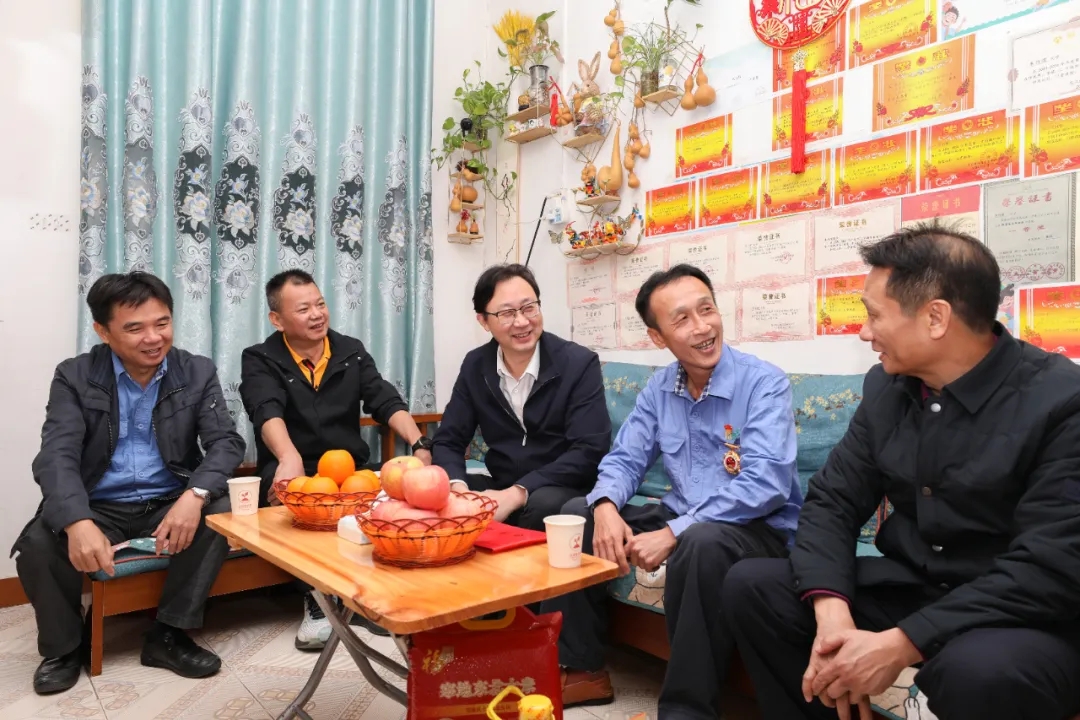 海南省总工会副主席陈波走访慰问开元网页版-开元（中国）
员工