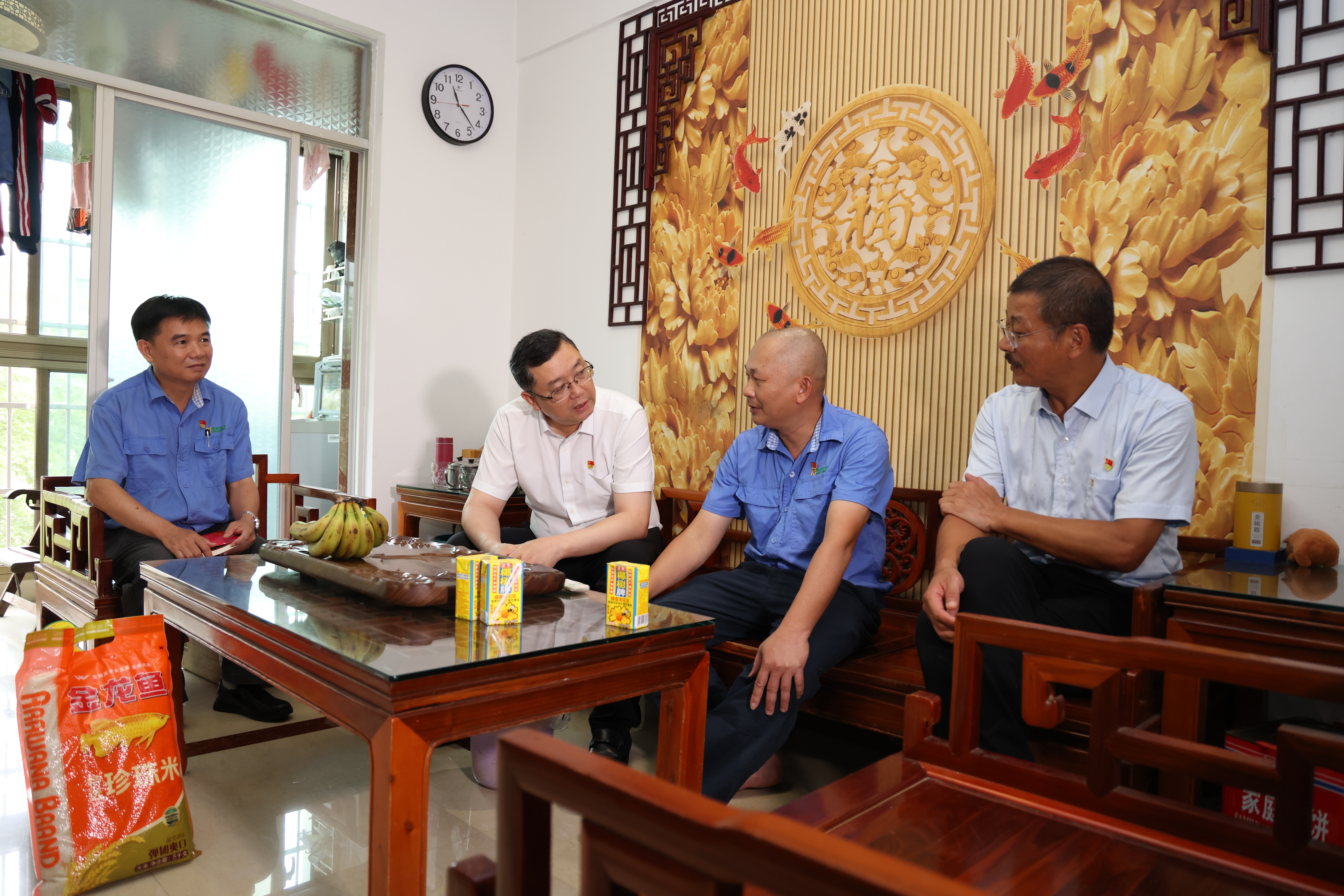 省国资委党委书记、主任马咏华走访慰问开元网页版-开元（中国）
困难党员